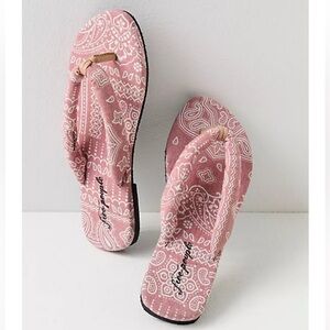 Free People Es Verdra Organic Cotton Thong Flat Sandals in Pink Size 37 NWT